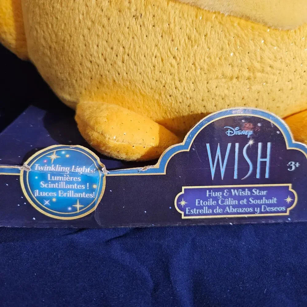Disney Wish Star Twinkling Lights Hug & wish Star